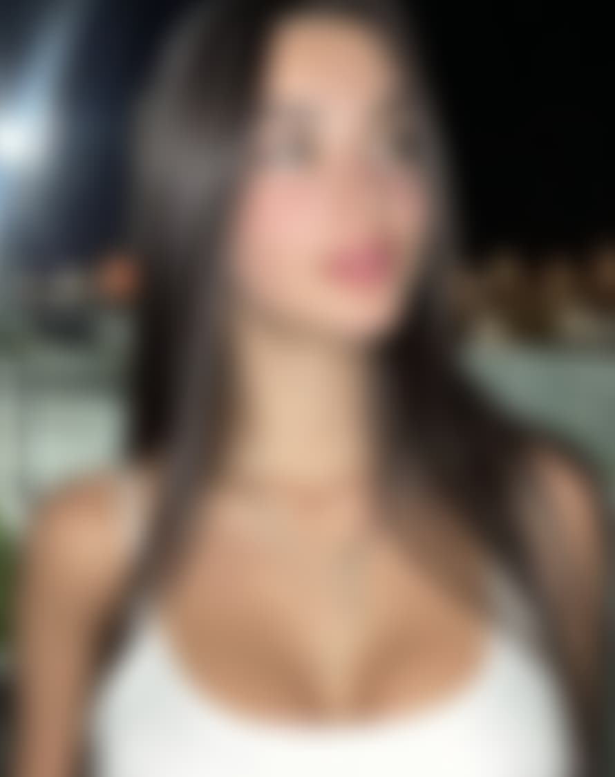 Eliška, 25