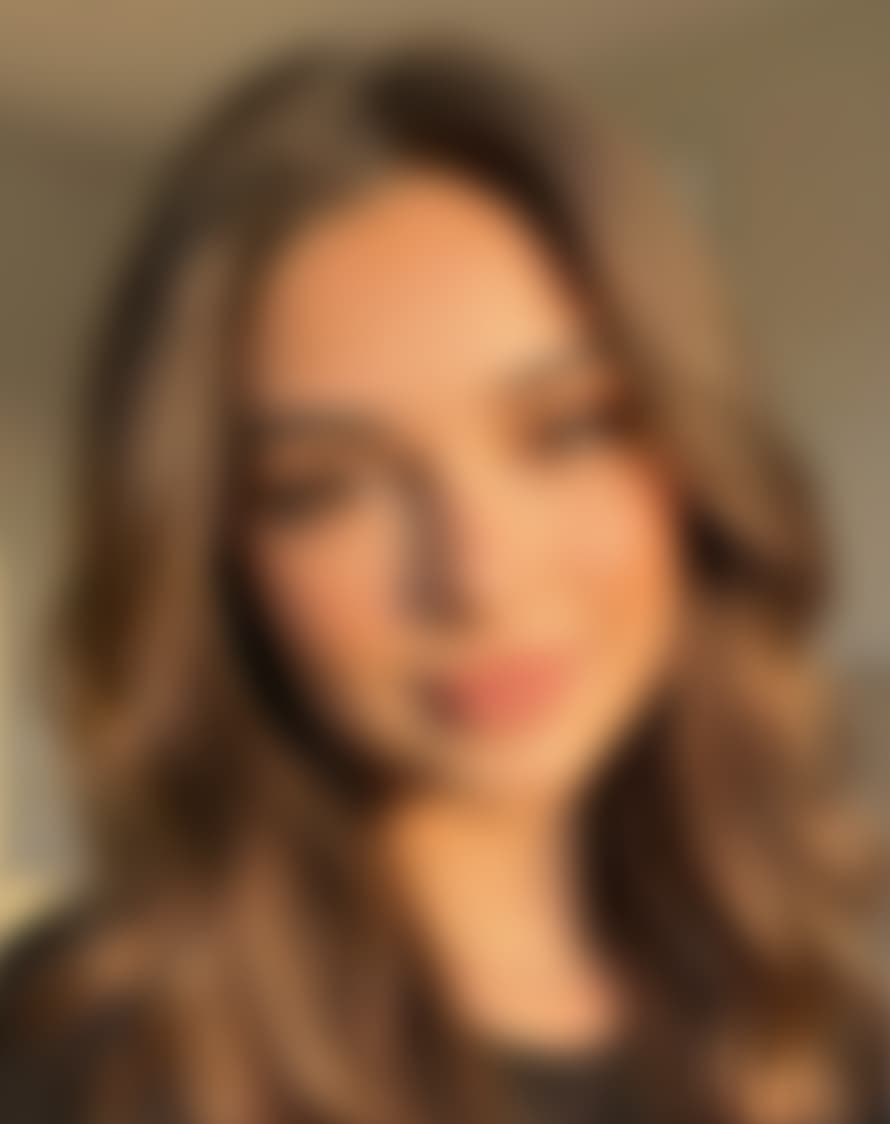Veronika, 23